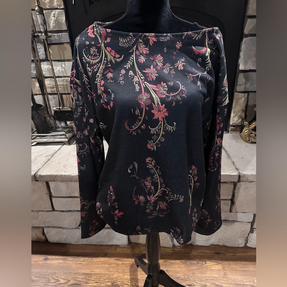 Chic Black Floral Blouse